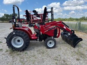 Tractor agrícola CASE IH FARMALL 25A, cortacésped, tracción en las 4 ruedas, maquinaria agrícola grande, motor potente, rendimiento eficiente - Product Image 5