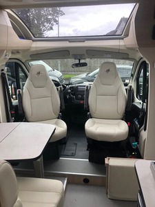 2024 Camping-car RAPIDO COMPACT C55 LHD 3 Couchette 4 sièges ceintures 14,000kms comme neuf intérieur et extérieur verrouillage central sur toutes les portes - Product Image 5