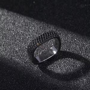 Bague éternelle pour homme en moissanite noire plaquée argent 925 |   Bijoux fins de luxe modernes et audacieux - Product Image 3