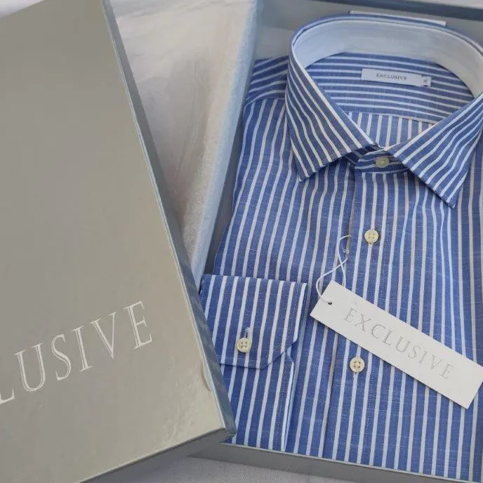 Men shirt in 100% high quality slub cotton white blue stripes following the Made in Italy tradition export