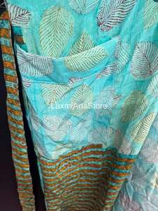 Robe kimono en soie crêpe de luxe pour femmes |   Écharpe en soie de sari recyclée à taille élastique |   Vêtements de plage et de détente printemps-été-automne, cadeau - Product Image 4