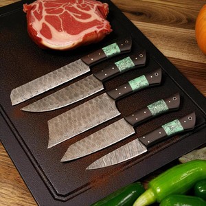 Juego de Cuchillos de Chef de Cinco Piezas de Acero de Damasco con Mangos de Resina, Cuchillos Profesionales Hechos a Mano OEM - Forja Nórdica - Product Image 5