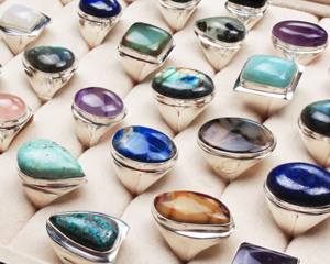 แหวนแฟชั่นชุบเงินทำด้วยมือดีไซน์แบบดั้งเดิมวัสดุทองเหลืองแข็งหลายสีผสมคริสตัลคละแบบ - Product Image 6