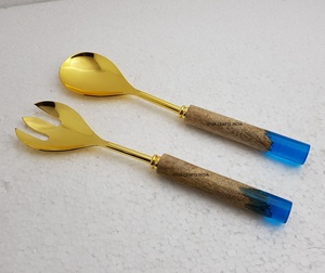 Cuillères plates de serveur de salade de cuisson de mélange d'acier inoxydable de haute qualité avec le manche en bois de résine argentée pour l'usage de cuisine - Product Image 3