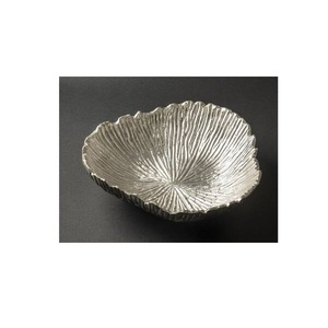 Bol à fruits secs en aluminium pour la maison Assiette à fruits en argent de la meilleure qualité Bol à vaisselle design feuille de taille personnalisée à prix abordable - Product Image 2