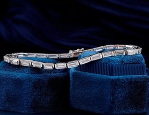 Pulsera de tenis de diamante simulado con corte de baguette blanco de 9 quilates Brazaletes y pulseras de moissanita plateada de 7 pulgadas - Product Image 3