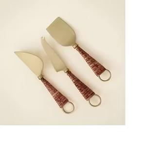 Ensemble de couteaux à fromage en acier inoxydable artisanal de style doré avec manche en marbre pour servir le fromage au petit-déjeuner - Product Image 4