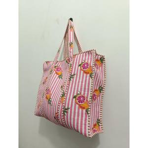 Sac à provisions en coton à imprimé floral fait à la main Grand sac à provisions Kantha Sac fourre-tout matelassé Cadeaux abordables pour femmes pour elle - Product Image 3