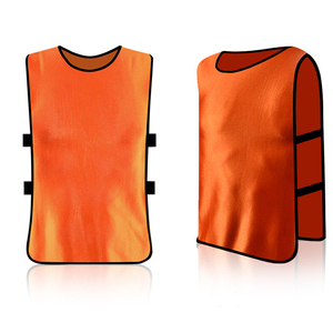 Meilleures ventes de pinces en maille respirante légère bavoirs d'entraînement de football réversibles et gilet de football pour adultes et enfants - Product Image 2