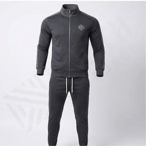 Tuta Sportiva da Uomo Molto Richiesta, Felpa con Cappuccio 100% Cotone Traspirante, Logo Personalizzabile, Abbigliamento Atletico per Corsa e Attività all'Aperto - Product Image 1