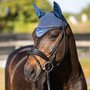 หมวกถักลายม้าระบายอากาศได้ดีและซักได้ที่ครอบหูน้ำหนักเบาผลิตในปากีสถานออกแบบมาเพื่อความสบายสง่างาม - Product Image 5