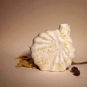 Vase à fleurs en céramique artisanale bohème antique, finition coquillage beige, petit et haut, pour décoration de table, mini pot - Product Image 4