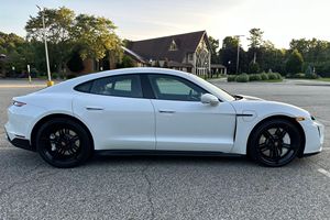 CLean Great deal ..Used 2020 P o r s c h e T a y c a n 4 S - READY-TO- SHIP - Product Image 3