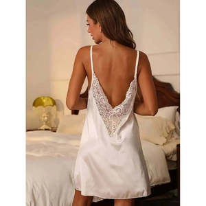 Chemise de nuit Jane pour femme avec bretelles réglables et dentelle, élégante et confortable pour toutes les saisons - Product Image 4