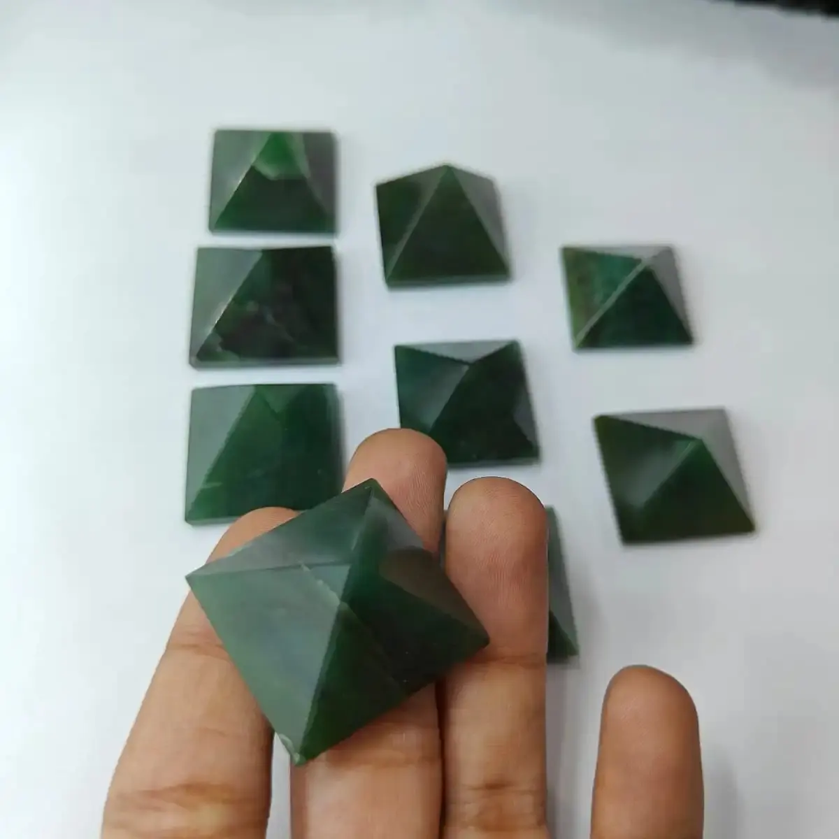 high Quality Natural Crystal Green jade Pyramid stone for healing and astrology Pyramid for Reiki Grid and Vastu Correction