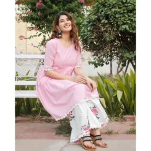 Conjunto Kurta de Algodón Rosa Palo para Mujer, Estampado a Mano con Hilo y Botones - Product Image 1