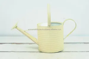 Regadera en lata galvanizada con acabado amarillo, perfecta para el cuidado de flores al aire libre, hoteles y restaurantes, herramienta de jardín elegante - Product Image 3