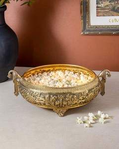 Recipiente Urli de metal tradicional para arreglos florales con diseño elegante adecuado para interiores modernos y clásicos - Product Image 6