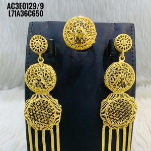 Pendientes chapados en oro para mujer, joyería de moda de diseño en línea, todo tipo de diseño, pendientes de joyería de moda de un gramo - Product Image 1