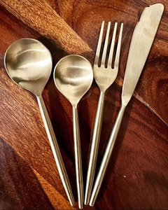 Ensemble de couverts élégants de 4 pièces, plaqué or, cuillère, fourchette et couteau, ensemble de couverts, vaisselle, ustensiles de cuisine, au meilleur prix - Product Image 4