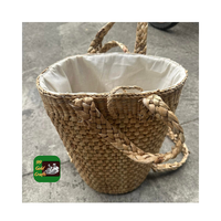 Sac en jonc de mer tissé avec un style naturel, parfait pour les femmes, les sorties à la plage, les courses et les pique-niques