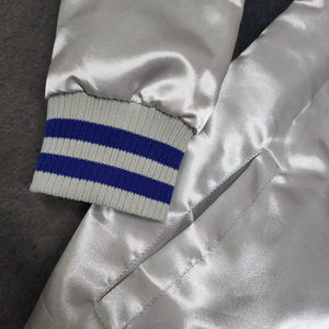 Chaquetas de béisbol de satén personalizables de alta calidad Estilo universitario con cuello con capucha Técnica de sublimación al por mayor con forro - Product Image 5