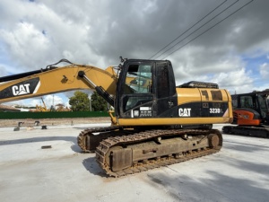 รถขุดตีนตะขาบ Caterpillar 323DL มือสองคุณภาพสูงจากญี่ปุ่น น้ำหนัก 23 ตัน ระบบไฮดรอลิก - Product Image 2