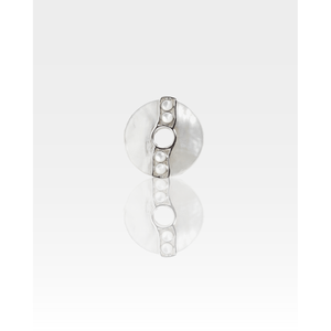 Bague en perle avec bande en argent - Design élégant et intemporel - Product Image 1