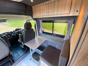 SUV Ultra-Luxe 7 Places 2020-2025 Boîte Automatique Conduite à Gauche Sièges en Tissu R18 Foncés Toit Panoramique - Meilleures Ventes - Product Image 6