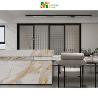 Dalle de pierre frittée dorée Calacatta aspect marbre de luxe Carreau mural au design moderne pour comptoirs de cuisine