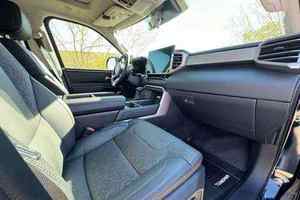 Toyota Tundra Limited 4x4 DOBLE CABINA PICKUP USADA EN BUEN ESTADO - Product Image 3