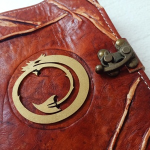 Revues en cuir à couverture rigide sur mesure avec embellissement et bordures ornées faites à l'aide de papier bordé - Product Image 2