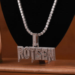 Colgante de diamante de moissanita con nombre ROTSEN personalizado estilo hip hop helado hecho a mano joyería corporal que brilla en la oscuridad para regalo - Product Image 1