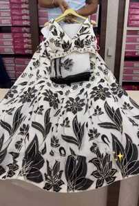 Superbe ensemble Lehenga Choli en fausse georgette noir et blanc avec broderie exquise pour vêtements indiens et pakistanais - Product Image 2