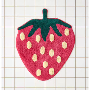 Tapis de bain en coton en forme de fraise, tufté, lavable, antidérapant, unique et élégant pour la décoration de la maison - Product Image 2