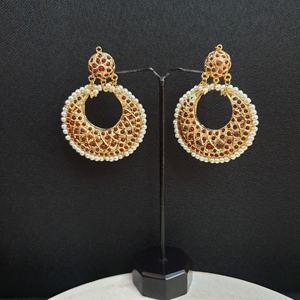 Pendientes de araña bohemios étnicos Jadau Chandbali con piedra de rubí Acero inoxidable y latón para bodas y fiestas - Product Image 1