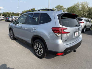 Utilisé 2023 Su-ba-ru For-est-er Pre-mium - Product Image 6