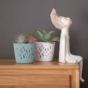 Ensemble de 4 pots de fleurs ronds en plastique Sandy de 3 L en gris, 18,9 x 18,9 x 16,5 cm + 1 ensemble de 6 outils de jardin GRATUIT - Product Image 4