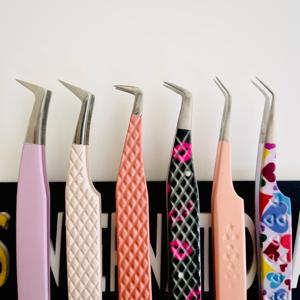 Pince à cils de volume russe de haute qualité pointe de précision en acier inoxydable léger testé à la main Logo personnalisé - Product Image 4