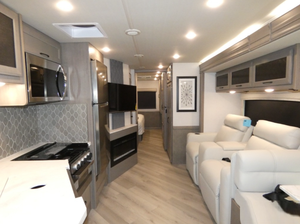 1F66F5DN5R0A00412 Nueva Autocaravana de Lujo Clase A 2025 con Motor a Gasolina y Amplio Interior Deslizable - Product Image 6