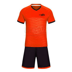 Ensemble d'uniformes de sport d'équipe avec maillot et short de football respirant à séchage rapide personnalisable - Product Image 1