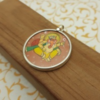 Pendentif avec cadres en verre en argent 925 avec oeuvre artisanale de Lord Lakshmi Bijoux uniques peints à la main Pendentif de peinture spirituelle