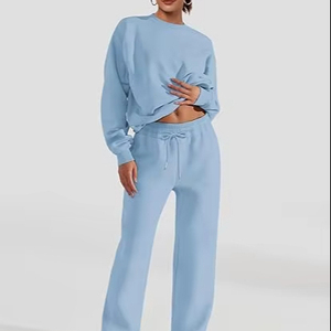 Conjunto Deportivo de Dos Piezas para Mujer, Talla Grande, Color Azul Cielo, Sudadera con Cuello Redondo y Pantalones Deportivos con Puños, Transpirable - Product Image 1