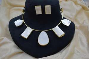 2024 nouveau collier femme conçu bijoux collier en pierre ensemble avec boucles d'oreilles à prix raisonnable en inde - Product Image 4