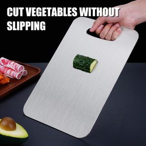 Planche à découper double face en titane pur 100% Outil de qualité alimentaire pour couper les fruits et les viandes dans la cuisine - Product Image 6