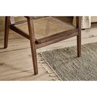 Fauteuil lounge en bois avec assise et dossier en rotin naturel tressé pour salon, chambre, hôtel, café et balcon