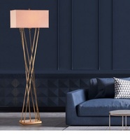 Lampadaire décoratif en métal en laiton AK en laiton et finition noire grande pièce pour la décoration intérieure d'hôtel