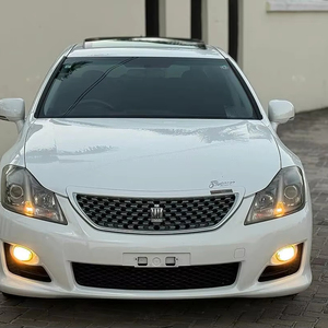Toyota Crown Athlete 2009 en bon état, boîte de vitesses manuelle/automatique, moteur turbo, R15/R20, cuir clair, conduite à gauche, japonais - Product Image 1