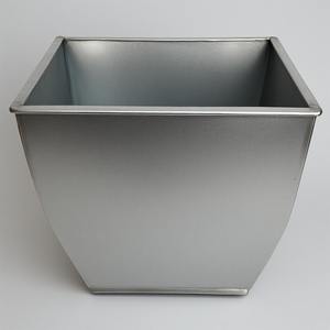 Bougeoir de Noël en fer antique au design traditionnel équilibrant parfaitement l'élégance festive rustique et l'ambiance des vacances - Product Image 6