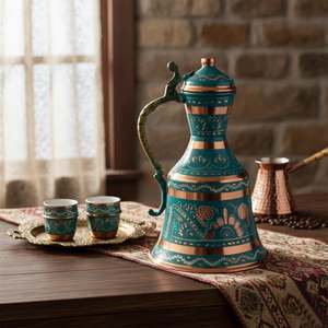 Carafe en cuivre décorée d'émail de style oriental d'Erzincan - Product Image 1
